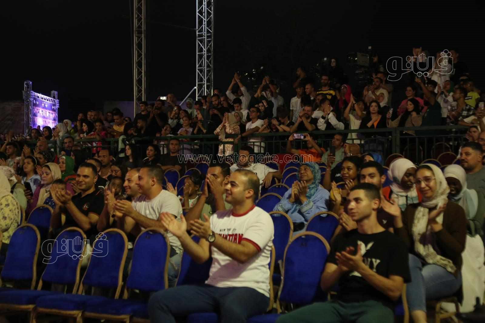 لؤي يتألق على مسرح المحكي (16)