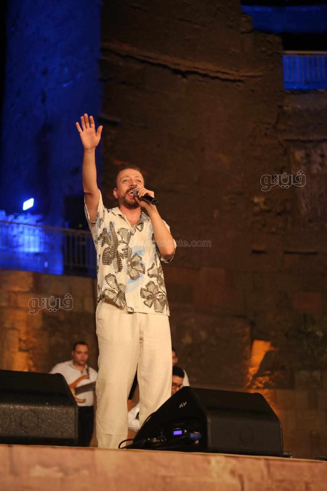 لؤي يتألق على مسرح المحكي (17)