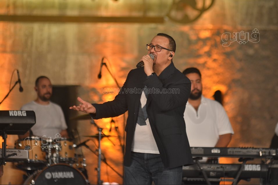 هشام عباس (28)