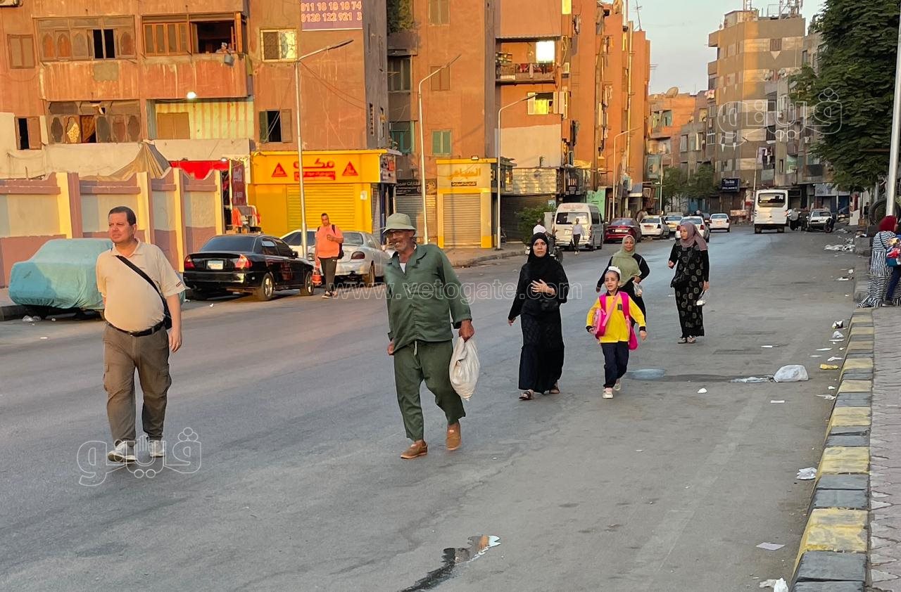 بدء توافد الطلاب على المدارس في أول أيام العام الدراسي الجديد (1)