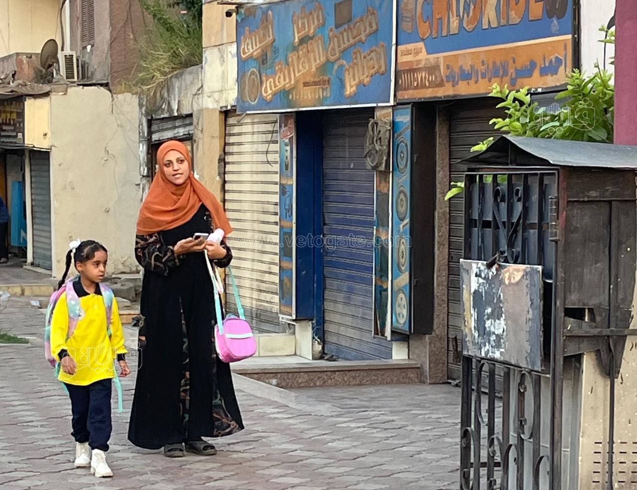 بدء توافد الطلاب على المدارس في أول أيام العام الدراسي الجديد (3)