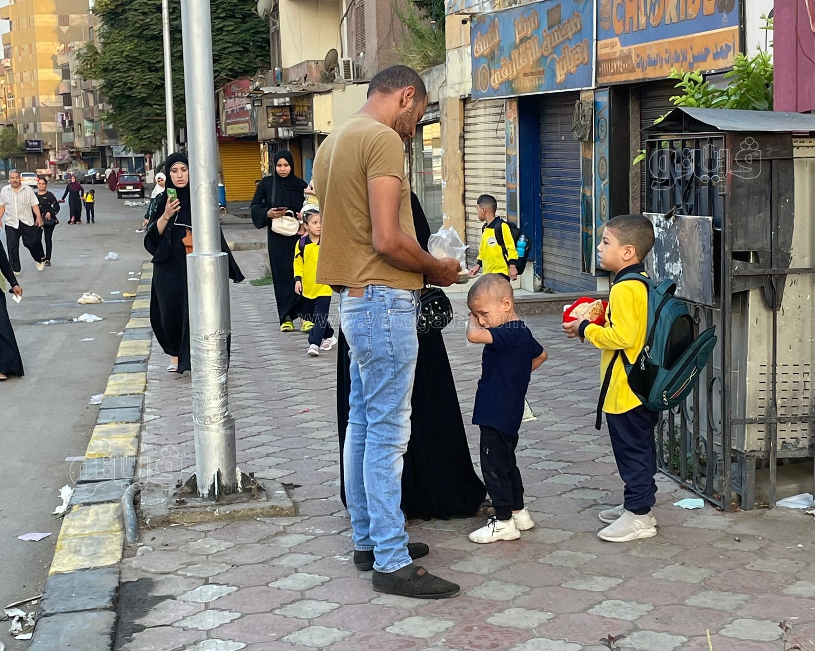 أولياء الأمور أمام المدارس (1)