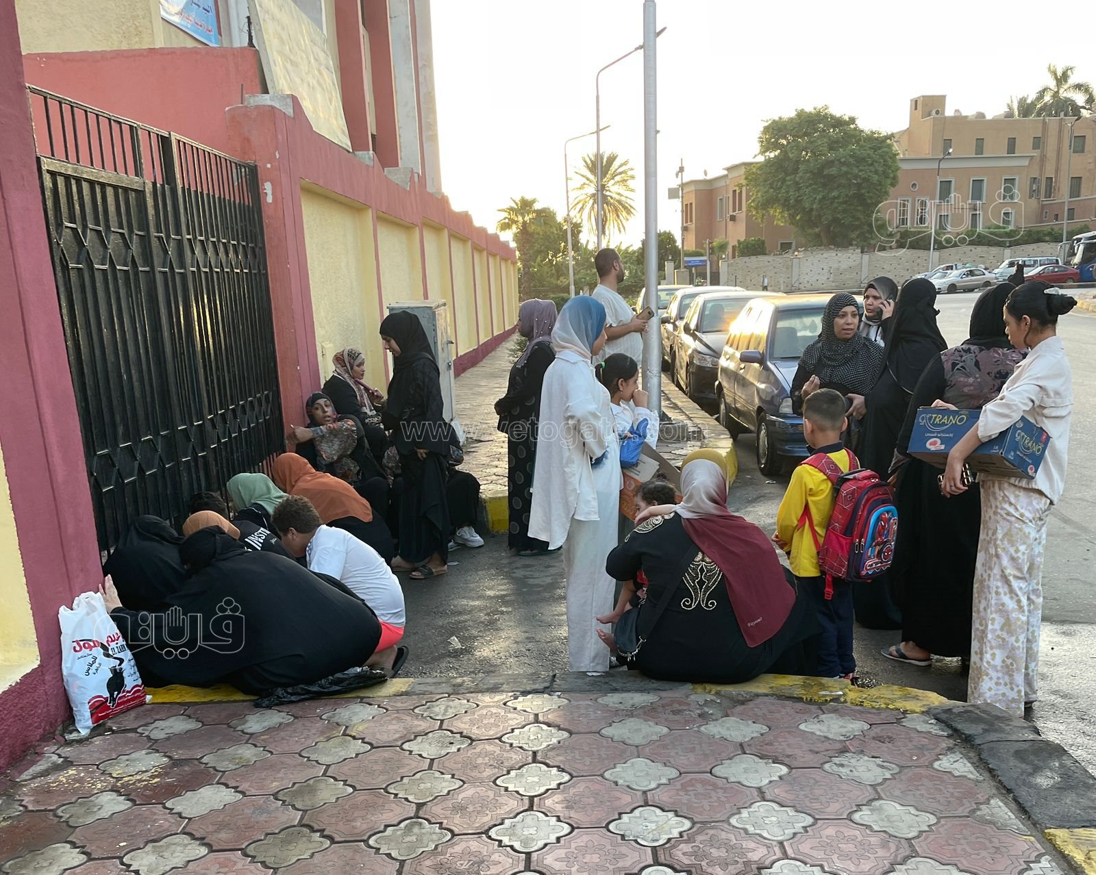 أولياء الأمور أمام المدارس (7)