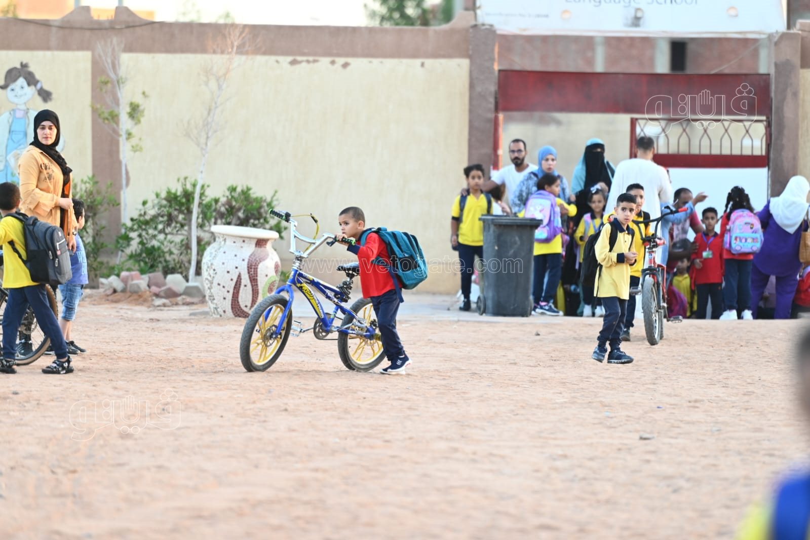 توافد الطلاب على المدراس (2)