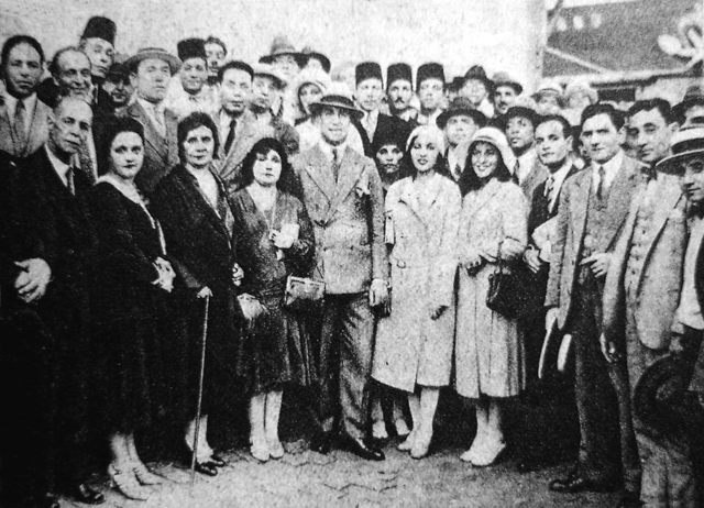 يوسف وهبى واعضاء فرقة رمسيس