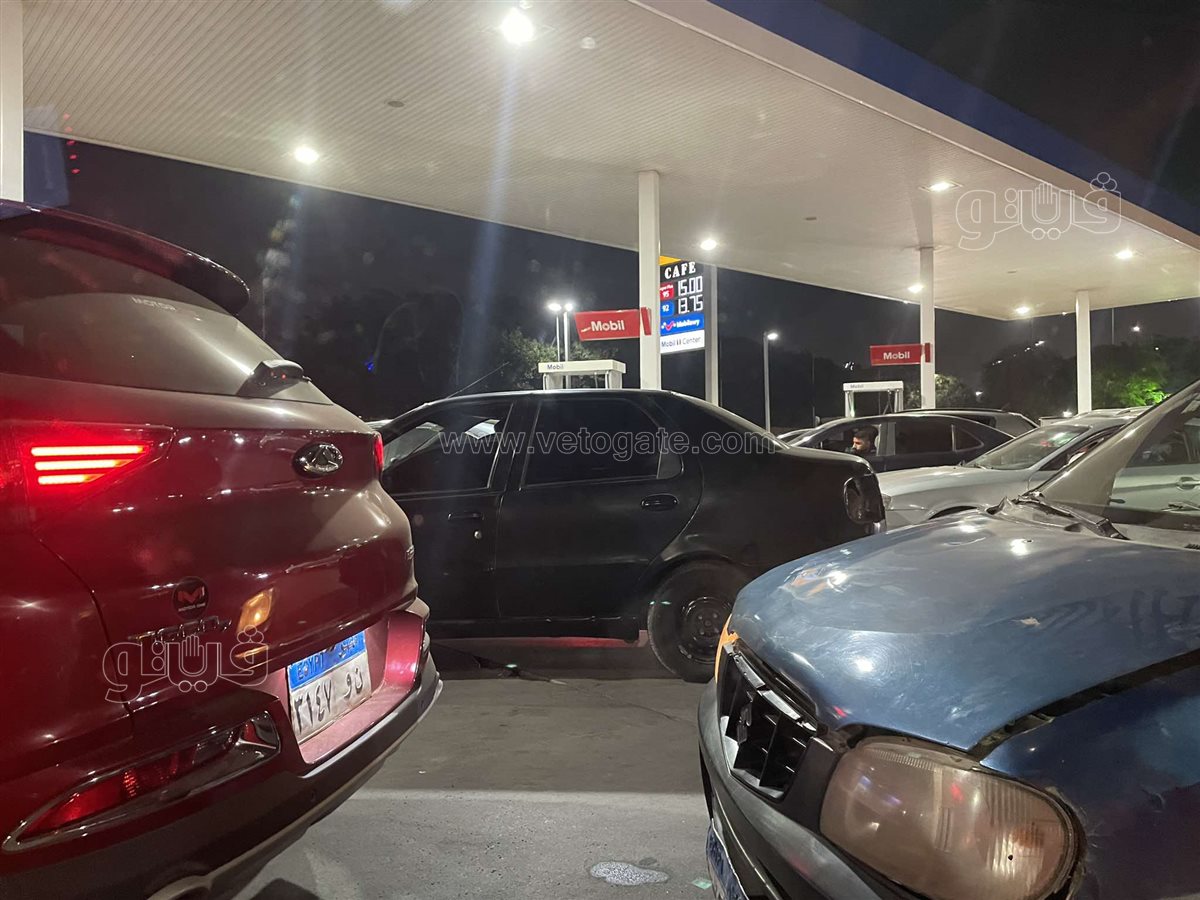 ازدحام غير مسبوق على محطات الوقود (2)