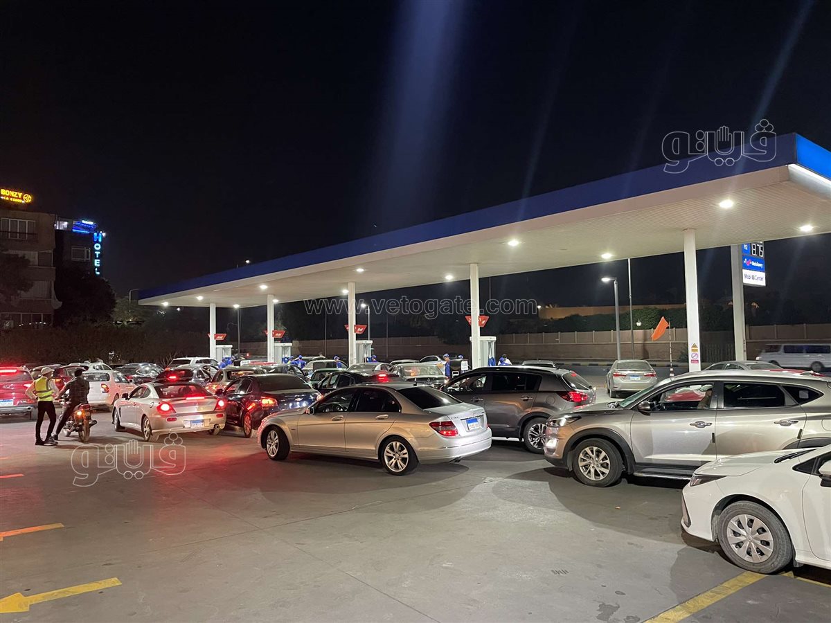 ازدحام غير مسبوق على محطات الوقود (6)