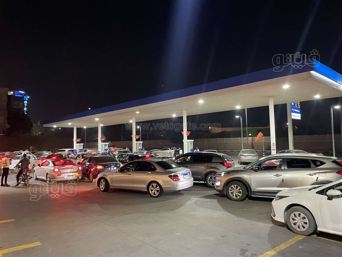 ازدحام غير مسبوق على محطات الوقود (7)
