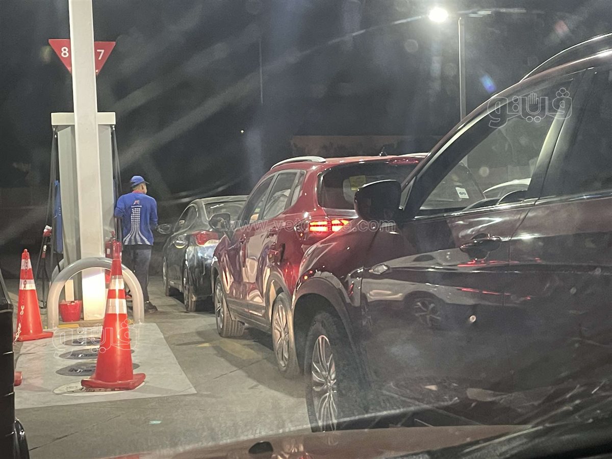 ازدحام غير مسبوق على محطات الوقود (1)