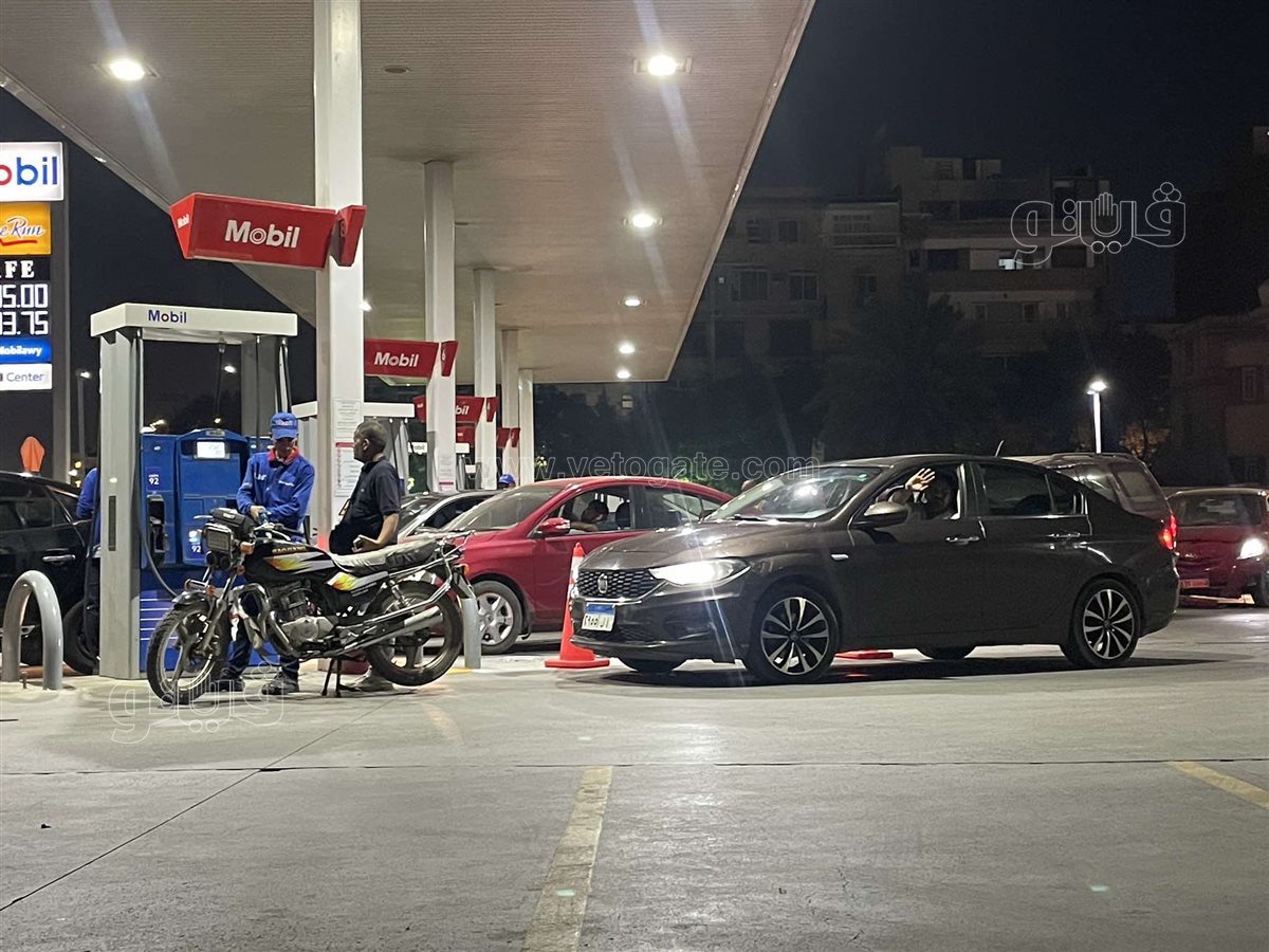 ازدحام غير مسبوق على محطات الوقود (2)