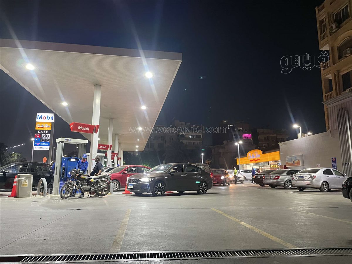ازدحام غير مسبوق على محطات الوقود (3)