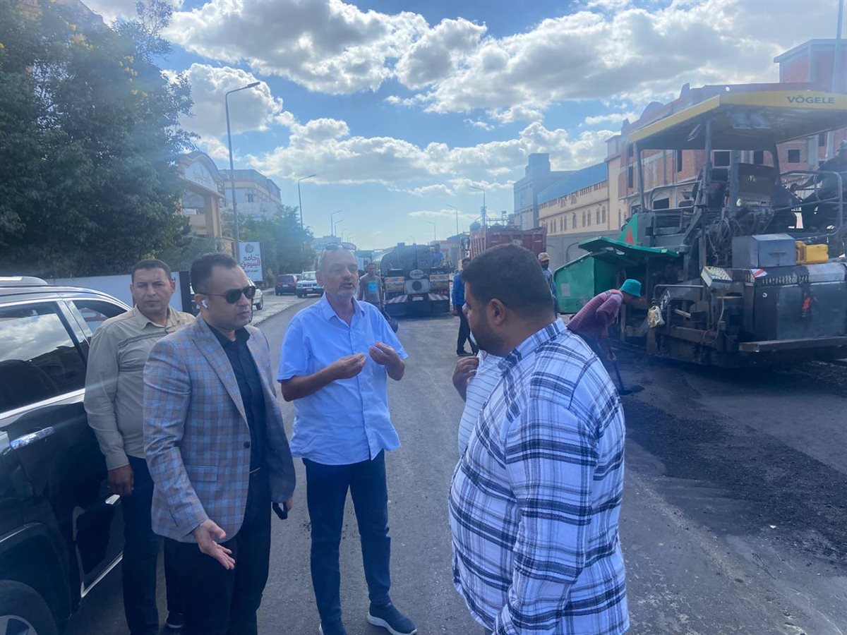 رئيس الجهاز يتابع أعمال رفع كفاءة وتطوير الطرق