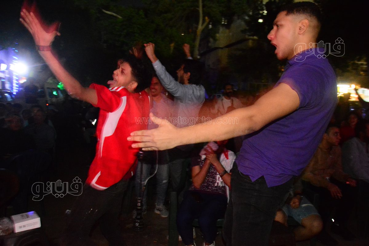  بكاء وحزن الزملكاوية وسط فرحة جماهير الأهلي (3)