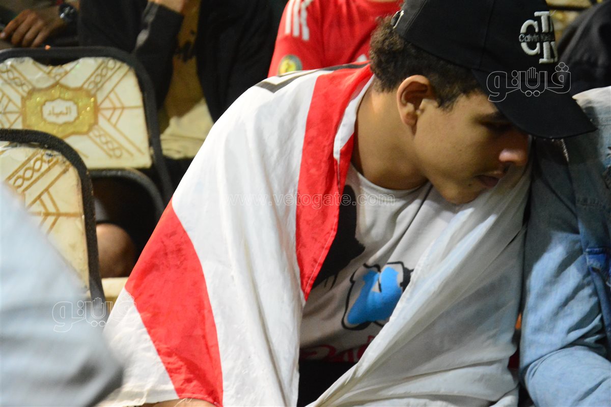  بكاء وحزن الزملكاوية وسط فرحة جماهير الأهلي (7)