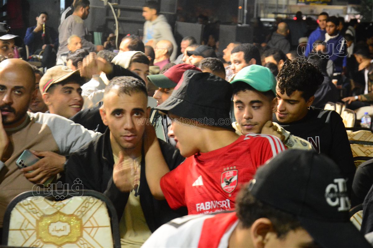  بكاء وحزن الزملكاوية وسط فرحة جماهير الأهلي (8)