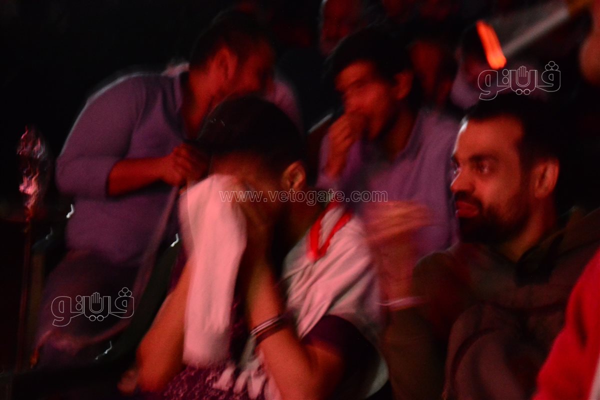  بكاء وحزن الزملكاوية وسط فرحة جماهير الأهلي (11)