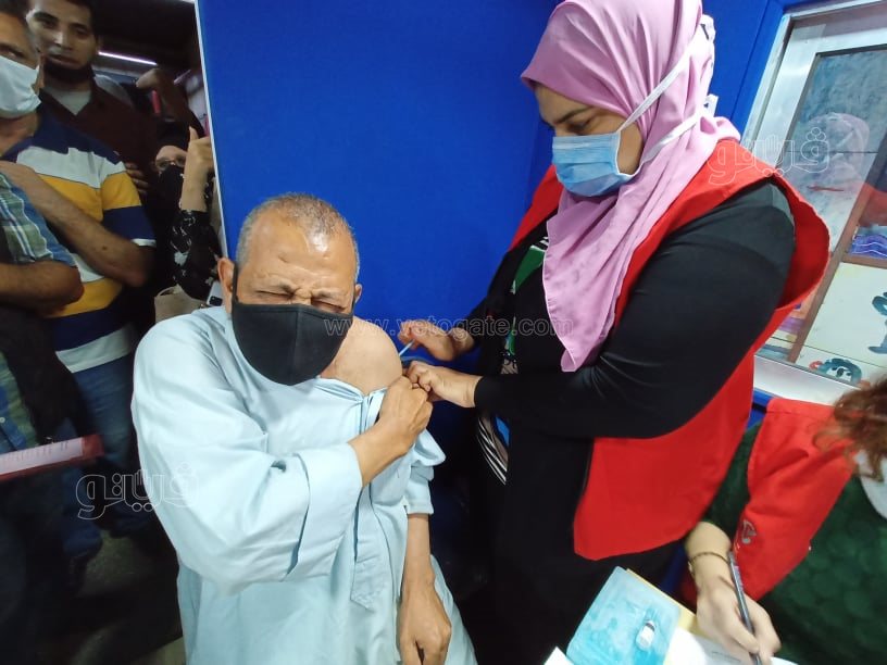 استمرار حملة التطعيم ضد كورونا بالمترو (1)