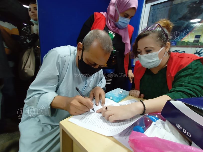 استمرار حملة التطعيم ضد كورونا بالمترو (4)