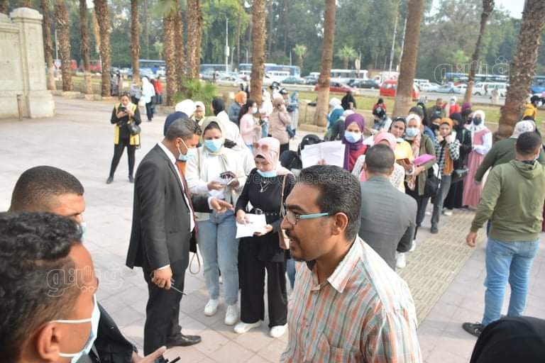 تطبيق جامعة القاهرة قرار منع الطلاب غير المطعمين بلقاح كورونا (2)