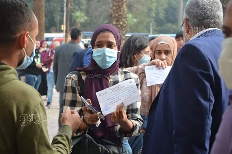 تطبيق جامعة القاهرة قرار منع الطلاب غير المطعمين بلقاح كورونا (5)