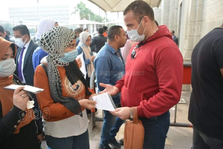 تطبيق جامعة القاهرة قرار منع الطلاب غير المطعمين بلقاح كورونا (18)
