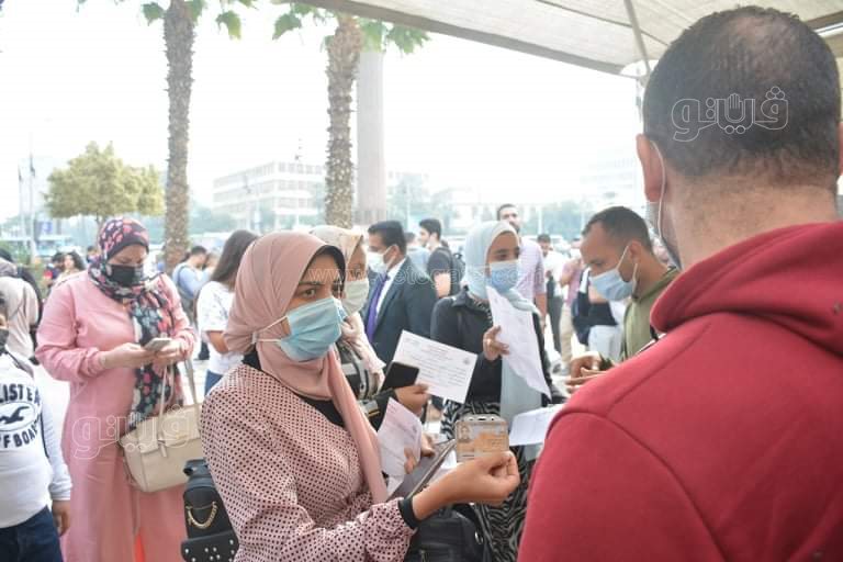 تطبيق جامعة القاهرة قرار منع الطلاب غير المطعمين بلقاح كورونا (36)