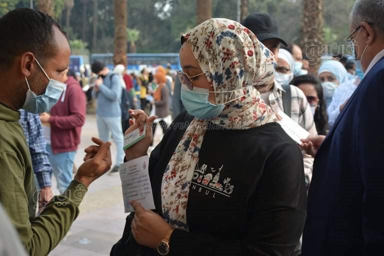 تطبيق جامعة القاهرة قرار منع الطلاب غير المطعمين بلقاح كورونا (22)