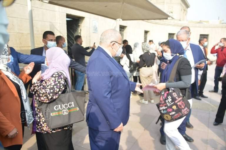 تطبيق جامعة القاهرة قرار منع الطلاب غير المطعمين بلقاح كورونا (23)