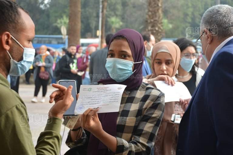 تطبيق جامعة القاهرة قرار منع الطلاب غير المطعمين بلقاح كورونا (24)