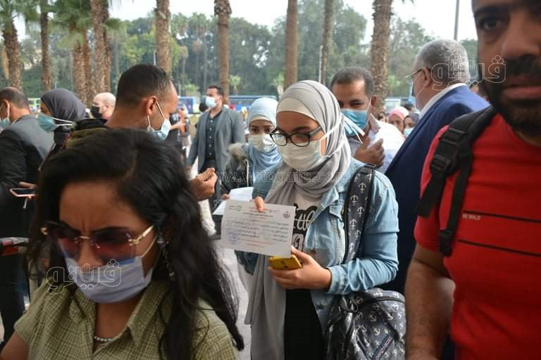 تطبيق جامعة القاهرة قرار منع الطلاب غير المطعمين بلقاح كورونا (25)