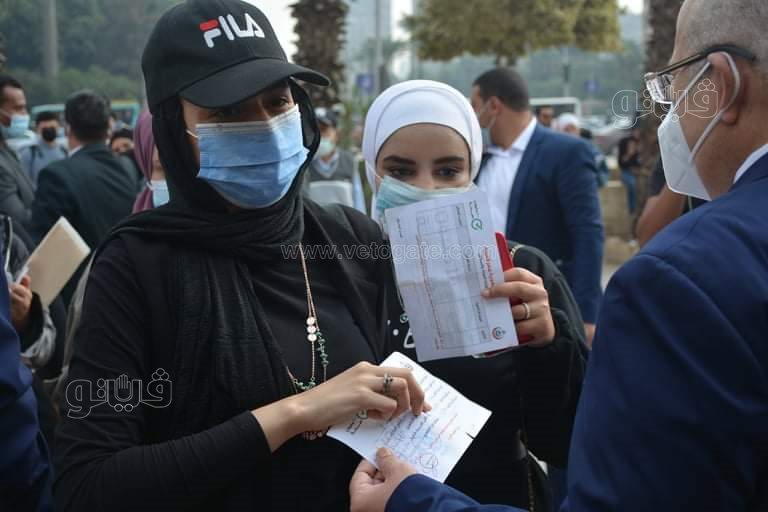 تطبيق جامعة القاهرة قرار منع الطلاب غير المطعمين بلقاح كورونا (38)