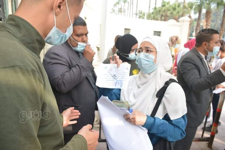 تطبيق جامعة القاهرة قرار منع الطلاب غير المطعمين بلقاح كورونا (40)
