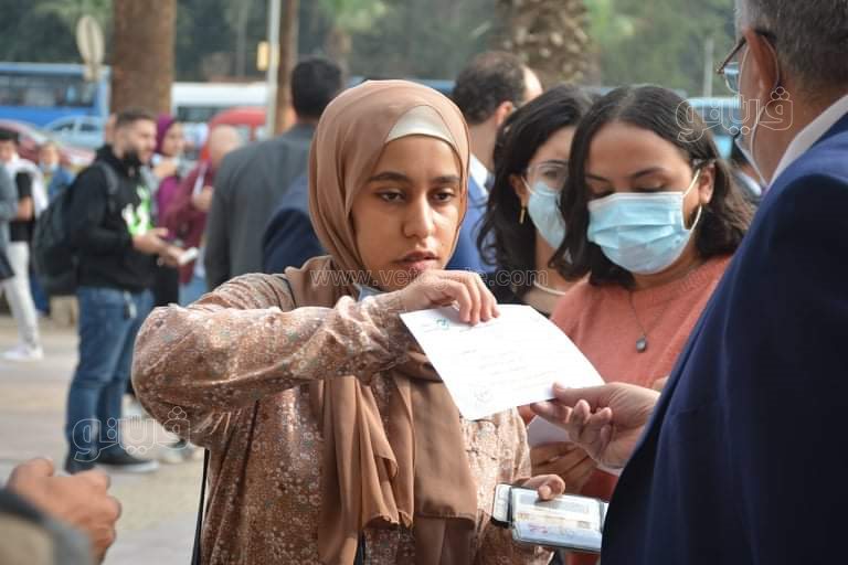 تطبيق جامعة القاهرة قرار منع الطلاب غير المطعمين بلقاح كورونا (13)