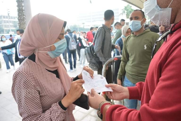تطبيق جامعة القاهرة قرار منع الطلاب غير المطعمين بلقاح كورونا (14)