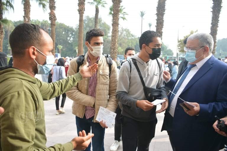 تطبيق جامعة القاهرة قرار منع الطلاب غير المطعمين بلقاح كورونا (27)