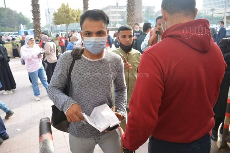 تطبيق جامعة القاهرة قرار منع الطلاب غير المطعمين بلقاح كورونا (41)