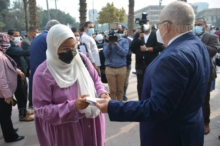 تطبيق جامعة القاهرة قرار منع الطلاب غير المطعمين بلقاح كورونا (46)