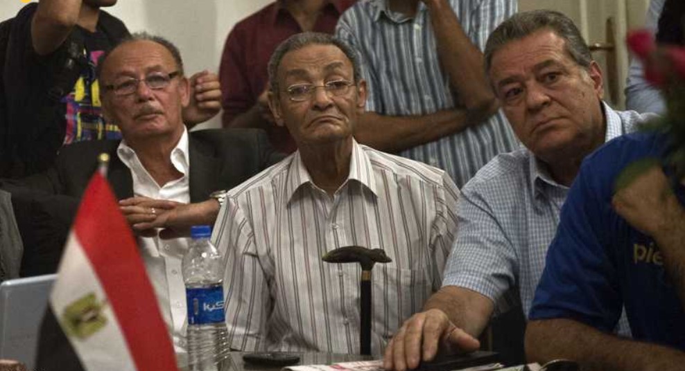 بهاء طاهر اثناء تكريمه فى أحد الاحتفالات الادبية