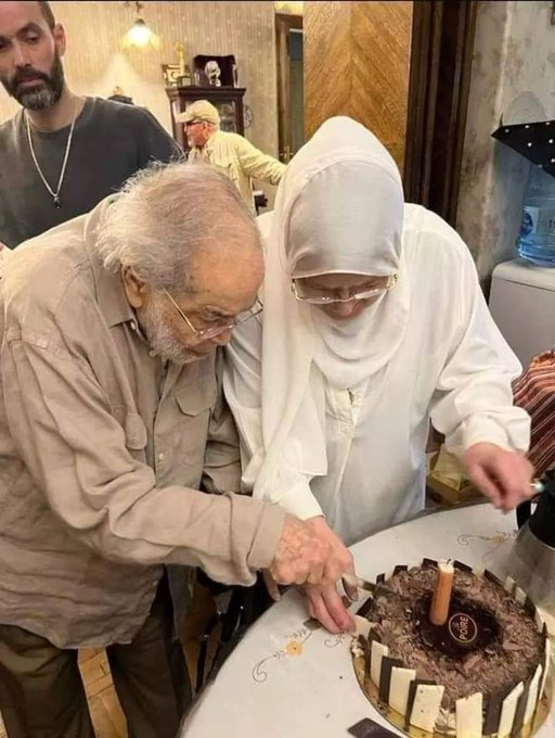 آخر صورة لحسن يوسف في حفل ميلاده الـ 89، فيتو