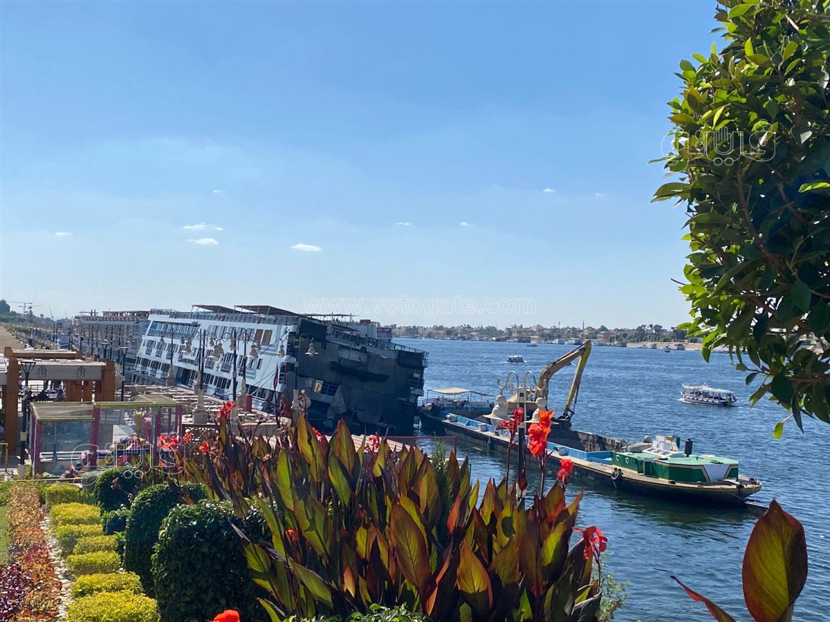 أثناء تعويم الفندق العائم بالأقصر