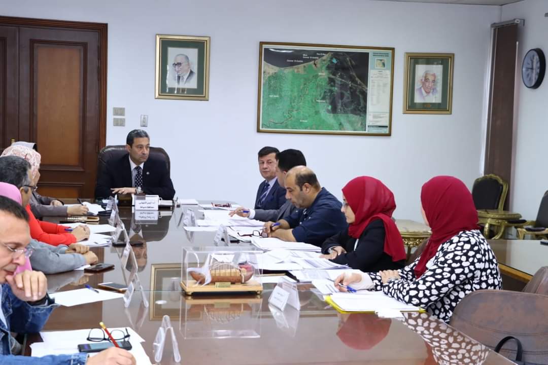 محافظ دمياط يناقش المحاور الرئيسية للخطة الاستثمارية للعام المالى القادم