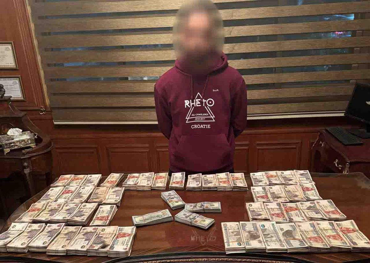 ضبط سائق بالقاهرة لإستيلائه على مبالغ مالية<br>