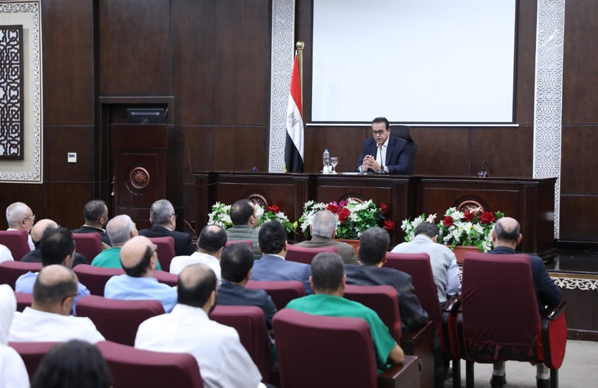 لقاء وزير الصحة باطباء معهد القلب