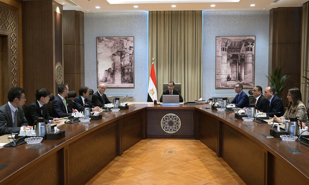 بحضور رئيس الوزراء،