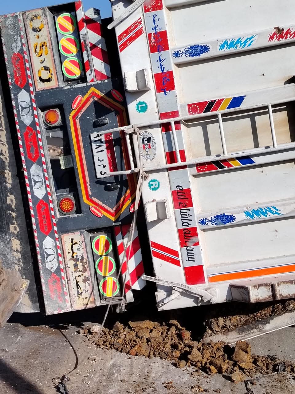 انفلاب سيارة تريلا اعلي الدائري بالقليوبية،فيتو