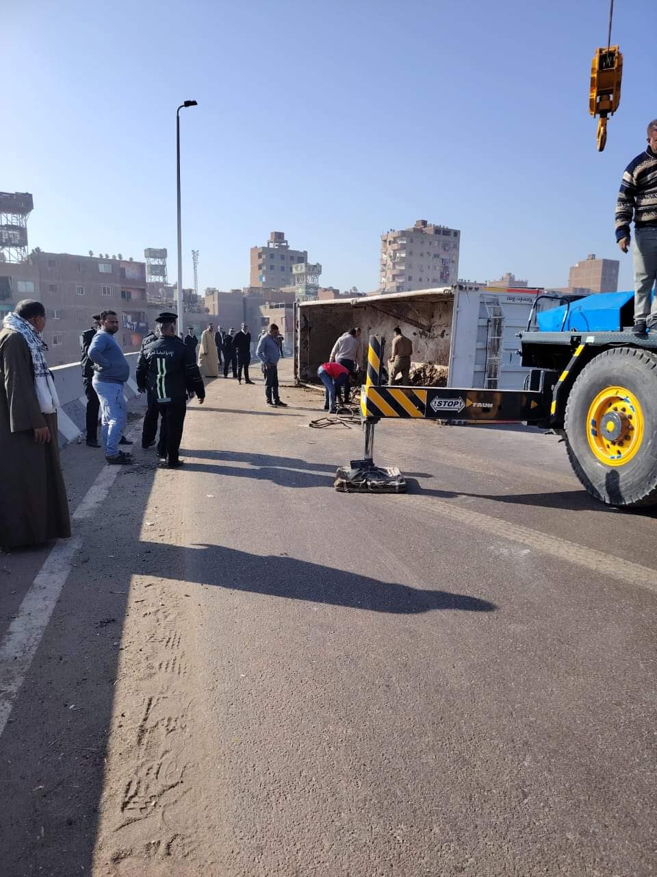 انفلاب سيارة تريلا اعلي الدائري بالقليوبية،فيتو