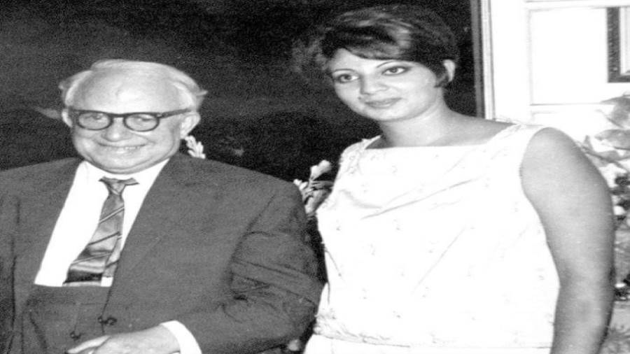 يحيى حقى مع ابنته الوحيدة نهى