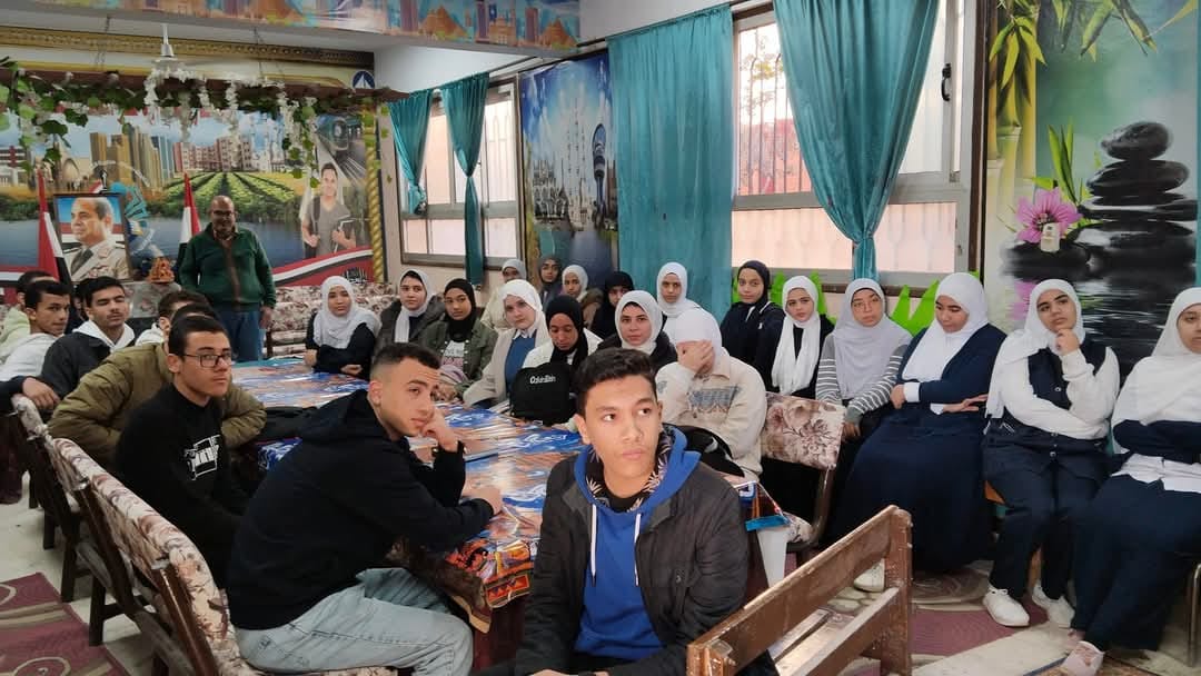 وكيل تعليم دمياط يتابع فعاليات المحاضرات المجانية التي تم تنظيمها لطلاب الصف الثالث الثانوي