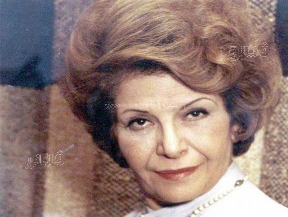 الفنانة سناء جميل