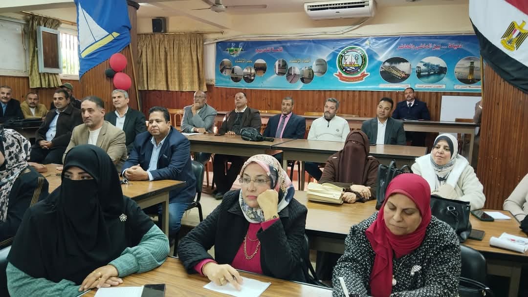 وكيل الوزارة يجتمع  مع مديري المدارس الثانوية الفنية